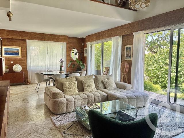 Maison 6 pièces 220 m²