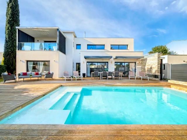 Maison 6 pièces 220 m²