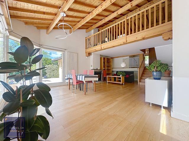 Maison 6 pièces, 220 m² à louer à Saint Genis Laval 69230