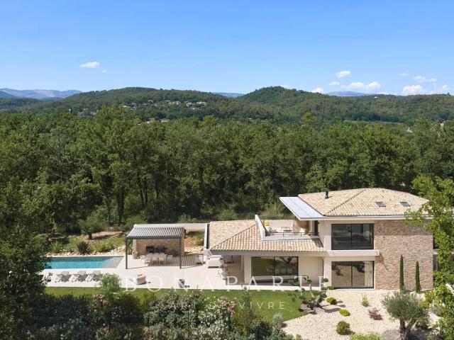 Maison 6 pièces 221 m²