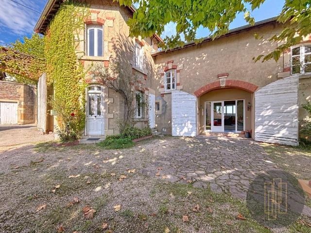 Maison 6 pièces 238 m²