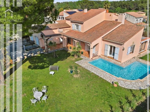 Maison 6 pièces 221 m²