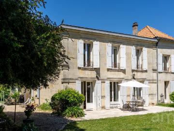 Maison 6 pièces 221 m²