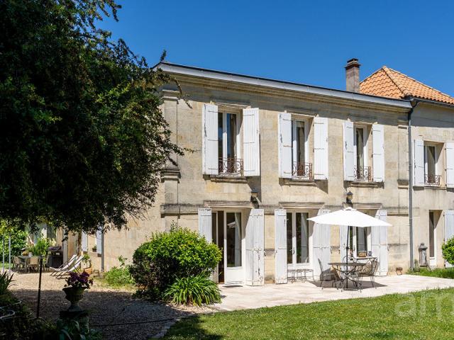 Maison 6 pièces 221 m²