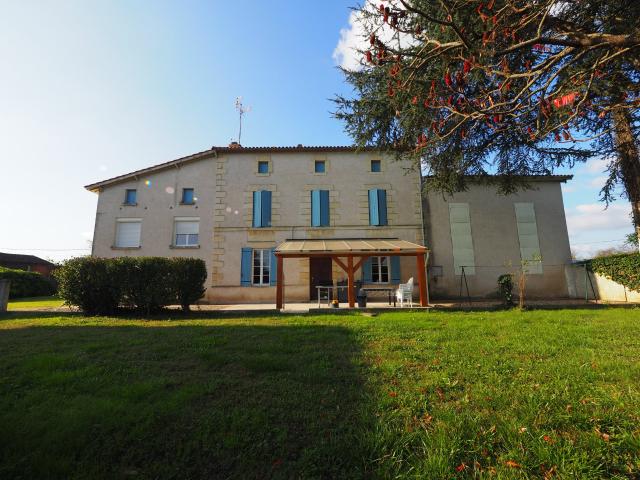 Maison 6 pièces 221 m²