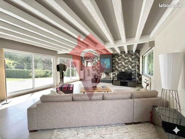 Maison 6 pièces 221 m²