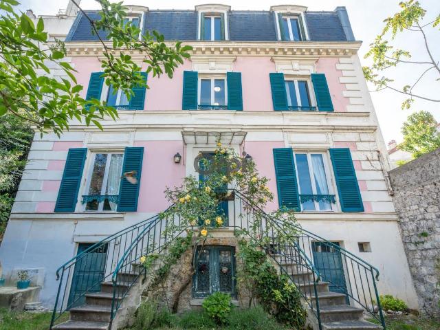 Maison 6 pièces 222 m²