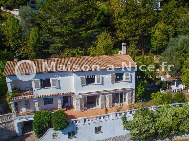 Maison 6 pièces 222 m²