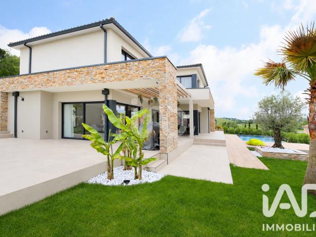 Maison 6 pièces 222 m²