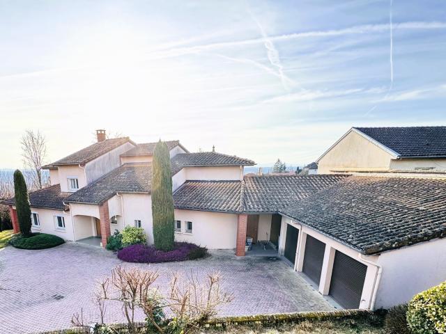 Maison 6 pièces 222 m²