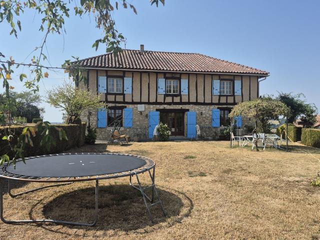 Maison 6 pièces 222 m²