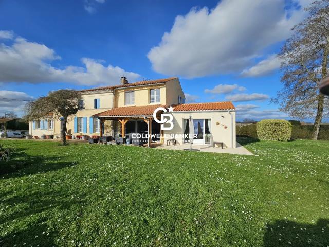 Maison 6 pièces 222 m²