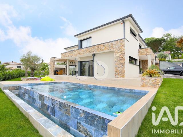 Maison 6 pièces 222 m²