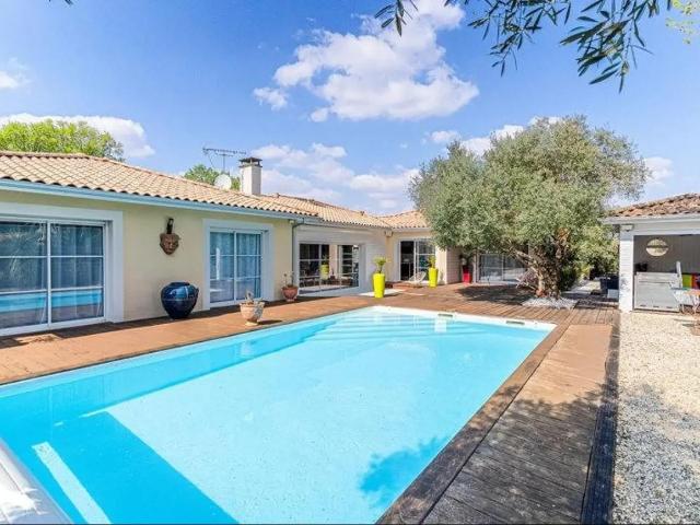 Maison 6 pièces 222 m²