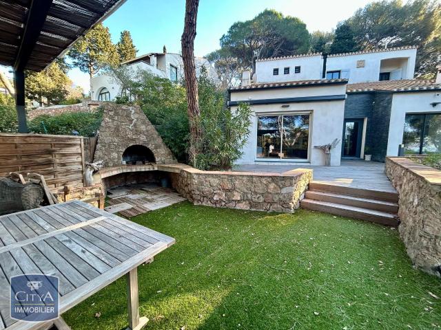 Maison 6 pièces 222 m²