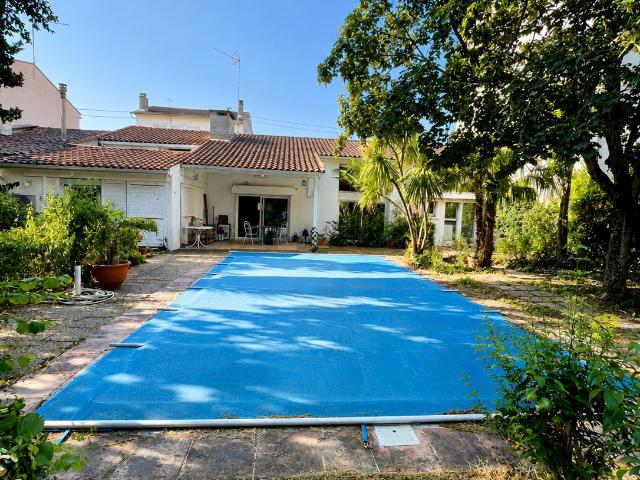 Maison 6 pièces 222 m²