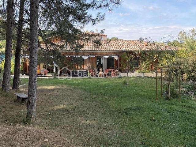 Maison 6 pièces 222 m²