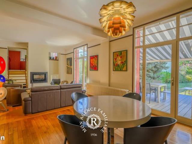Maison 6 pièces 222 m²