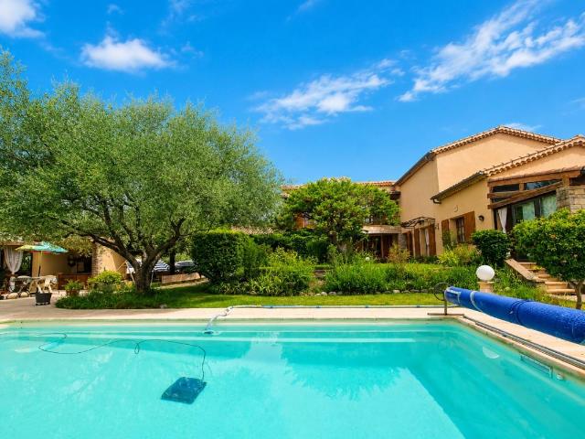 Maison 6 pièces 220 m²
