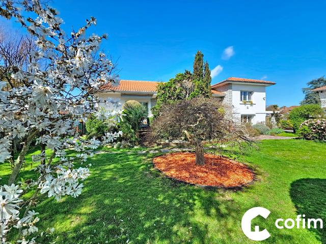 Maison 6 pièces 223 m²
