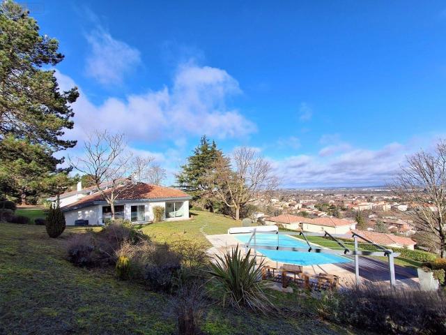 Maison 6 pièces 234 m²