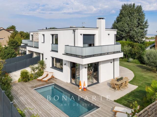 Maison 6 pièces 235 m²