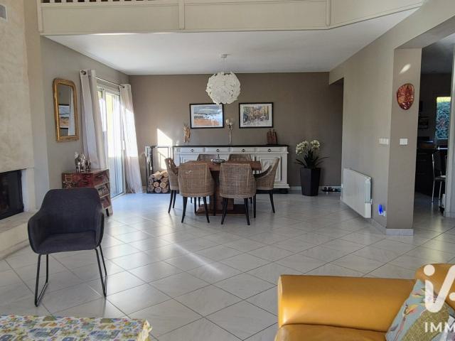 Maison 6 pièces 235 m²