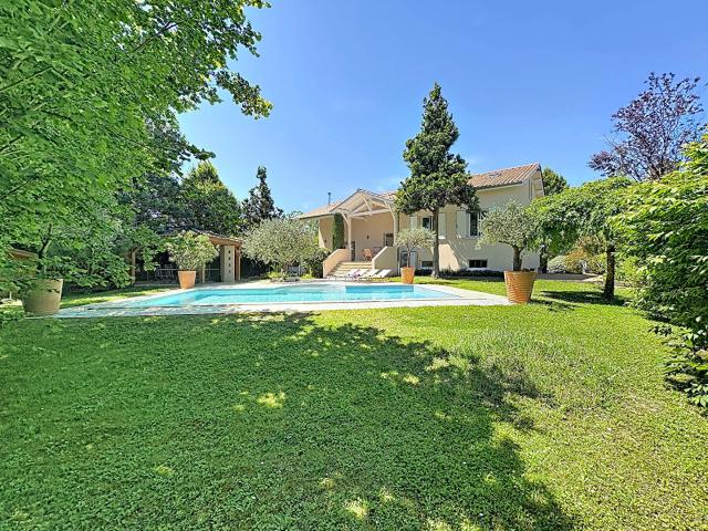 Maison 6 pièces 235 m²