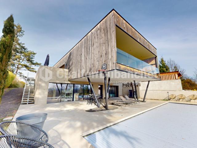 Maison 6 pièces 235 m²