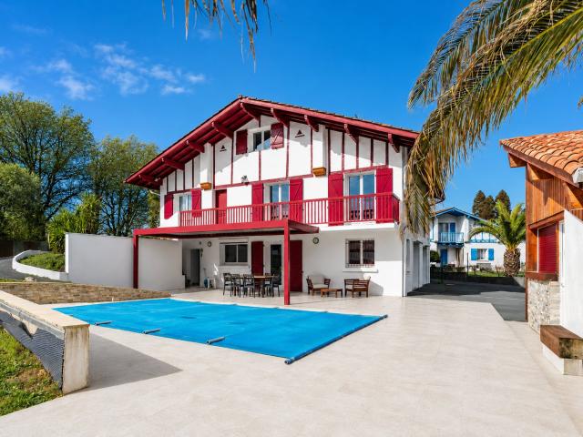 Maison 6 pièces 235 m²