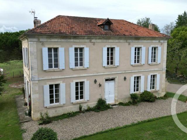 Maison 6 pièces 236 m²