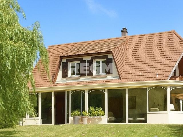 Maison 6 pièces 236 m²