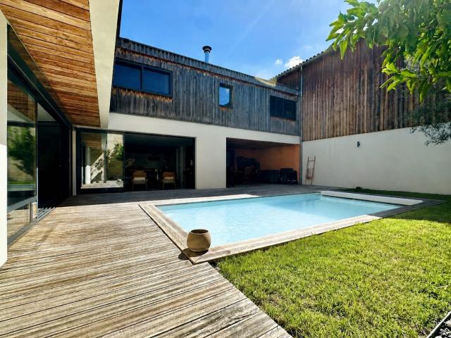 Maison 6 pièces 236 m²