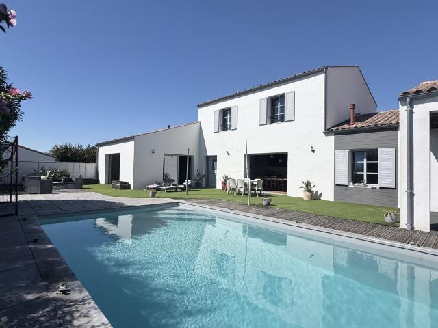 Maison 6 pièces 236 m²
