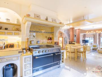 Maison 6 pièces 237 m²