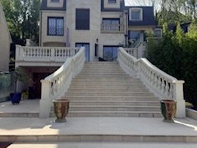 Maison 6 pièces 237 m²
