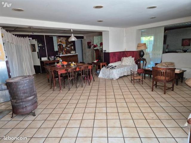 Maison 6 pièces 237 m²
