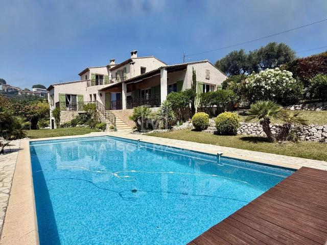 Maison 6 pièces 238 m²