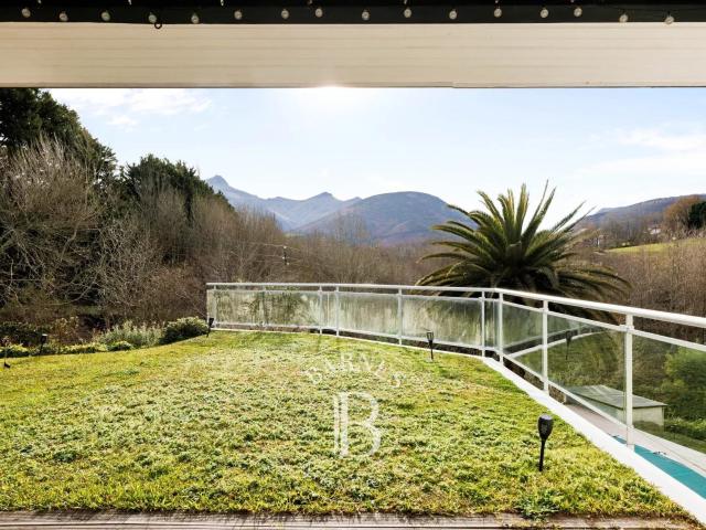 Maison 6 pièces 238 m²
