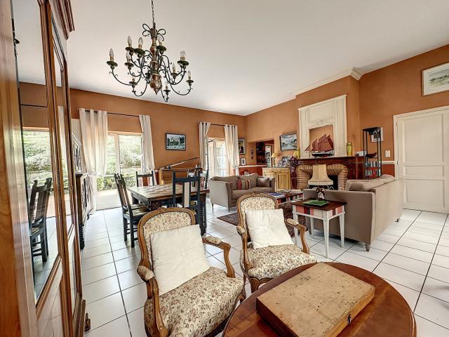 Maison 6 pièces 238 m²
