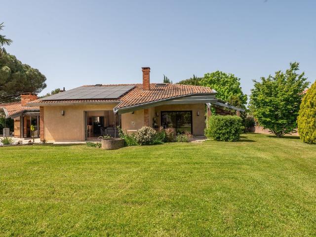 Maison 6 pièces 238 m²