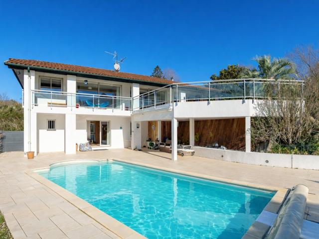 Maison 6 pièces 238 m²
