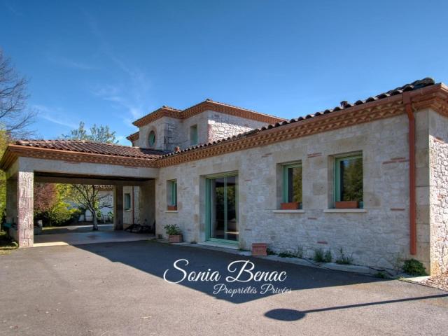 Maison 6 pièces 238 m²