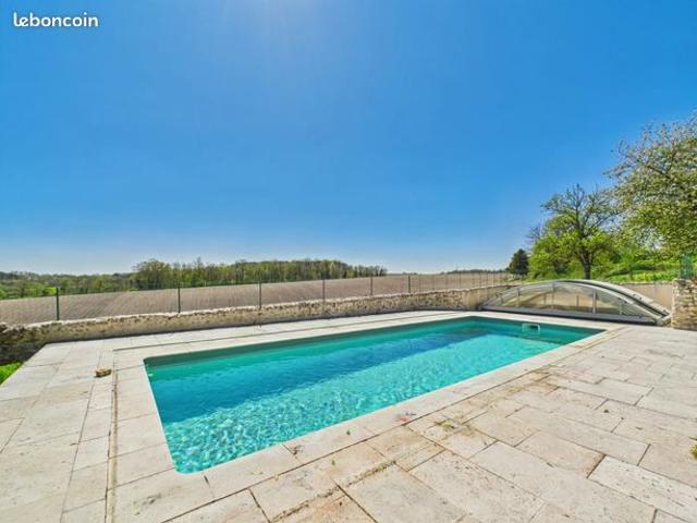 Maison 6 pièces 238 m²