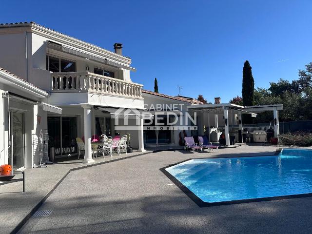 Maison 6 pièces 239 m²