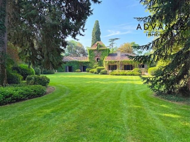 Maison 6 pièces 239 m²