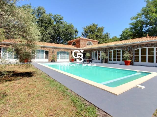 Maison 6 pièces 239 m²