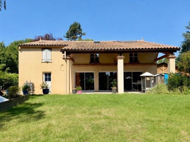 Maison 6 pièces 239 m²