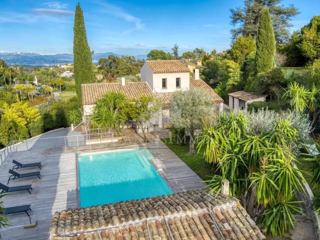 Maison 6 pièces 230 m²