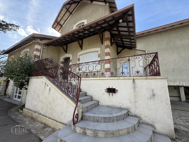 Maison 6 pièces 230 m²